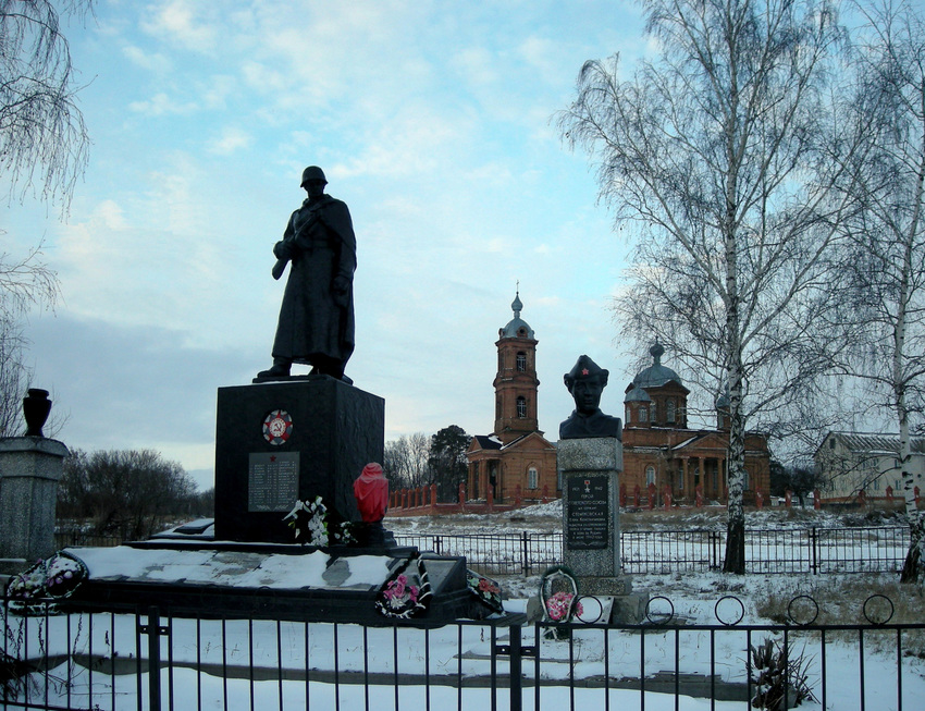 Братская могила 158 советских воинов