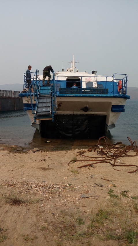 Остановка теплохода в Бухте Загли