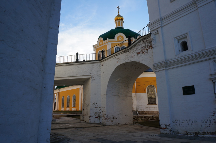 Рязанский Кремль - Переход с Успенского собора в дворец Олега