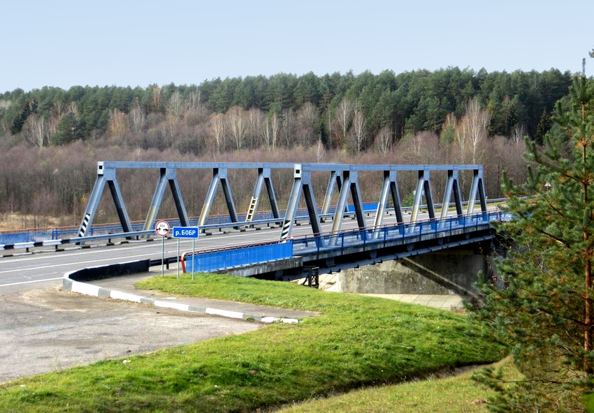 Автомобильный мост через реку Бобр