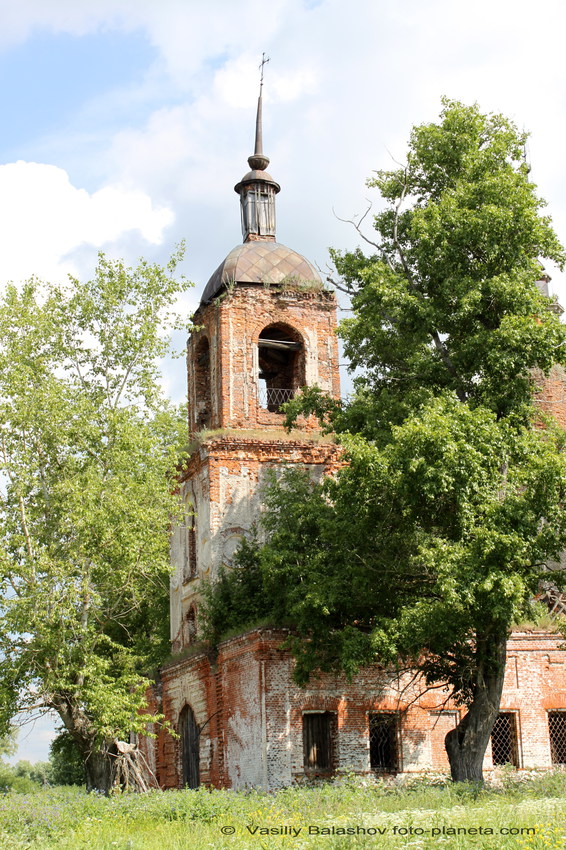 Колокольня церкови Сошествия Святого Духа в Спасском-Салтыковых