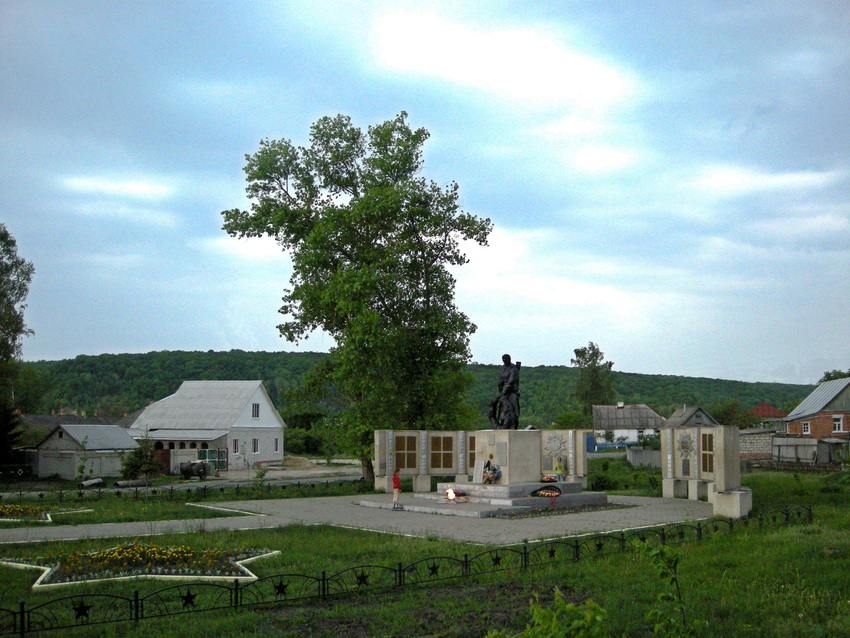 Памятник Воинской Славы в селе Новая Таволжанка