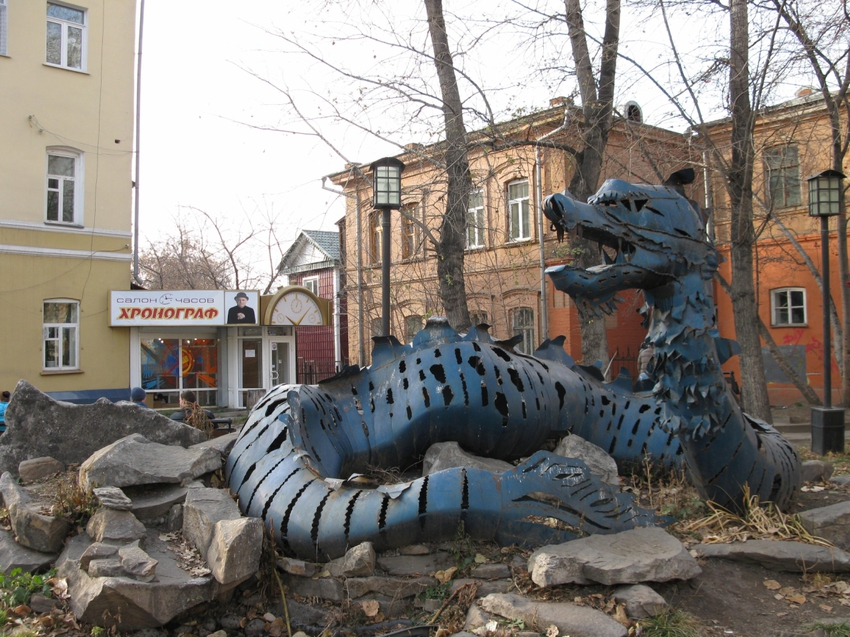 Статуя Железный дракон