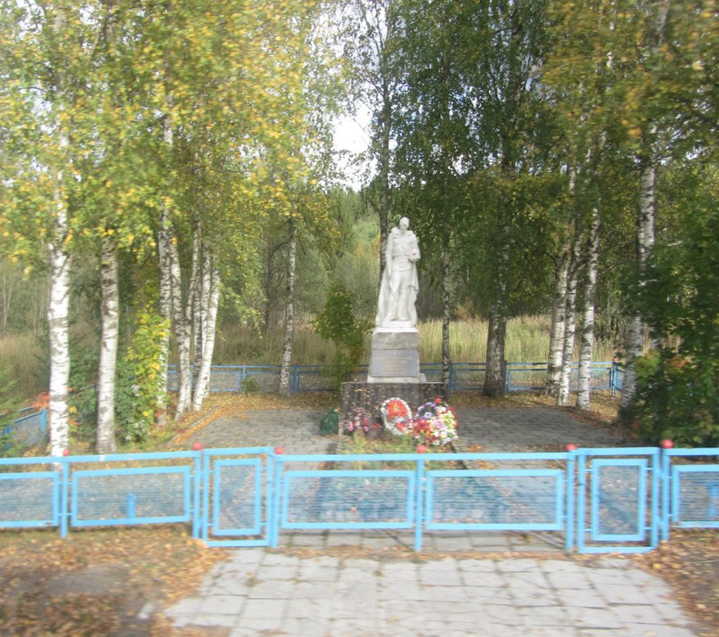 Памятник павшим ВОВ  в поселке Рускеала