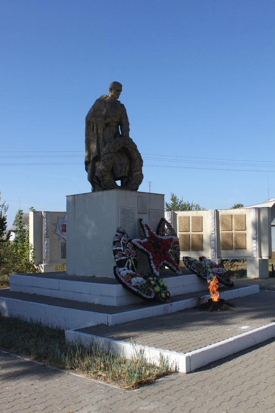 Новая Таволжанка. Мемориал воинам, погибшим в Великой Отечественной войне.