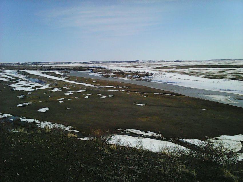 р. Акан  Весной