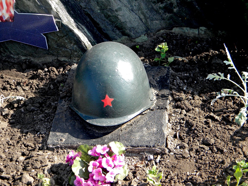 Памятник солдату в селе Бобровы Дворы
