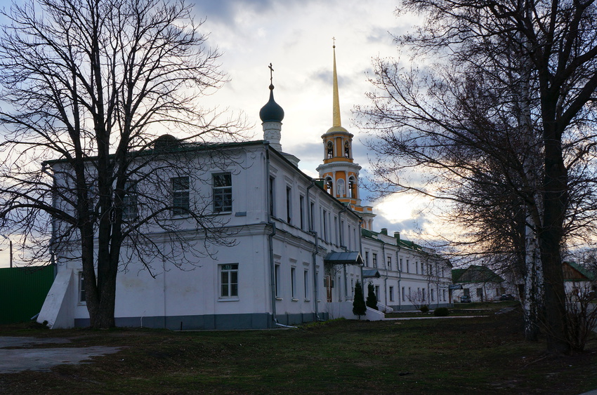 Духовная семинария и домовая церковь Иоанна Богослова