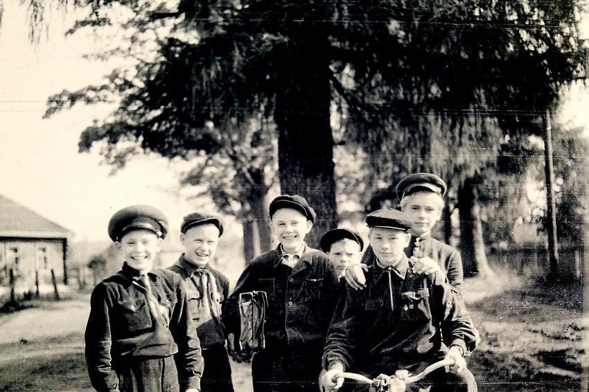 Глембочино. Деревенские пацаны 1962 год.