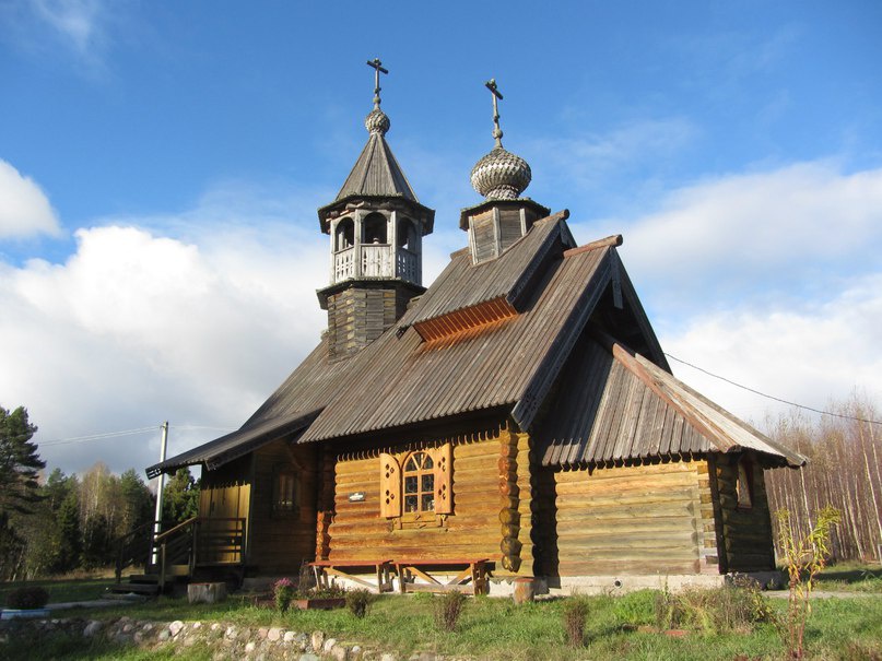 Храм  Василия Великого на месте бывшей усадьбы Поленова