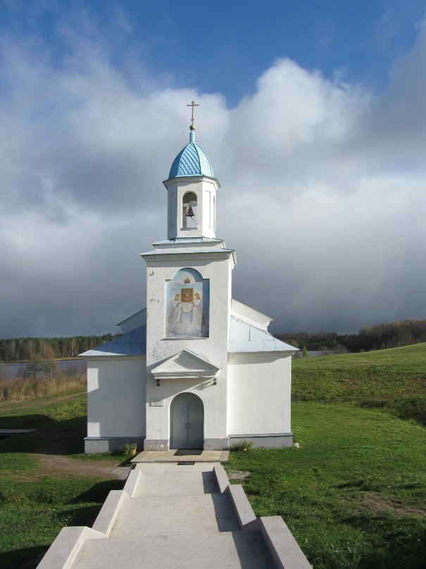 Троицы Живоначальной, часовня над святым источником