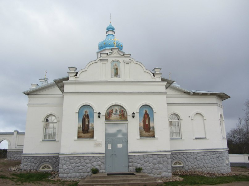 Храм Киево-Печерских святых (пещерный)