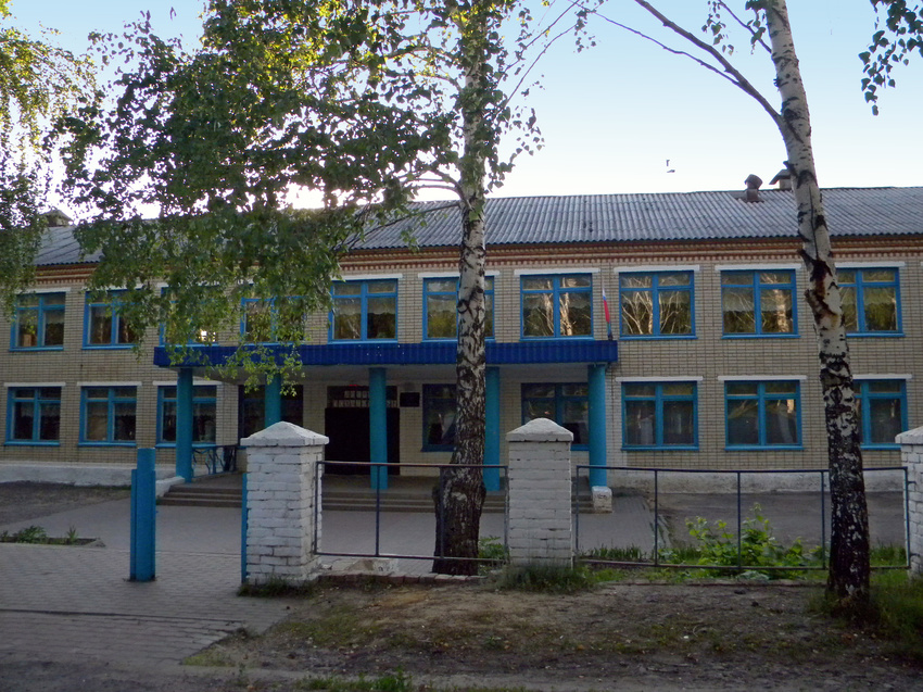 Здание школы в селе Соколовка