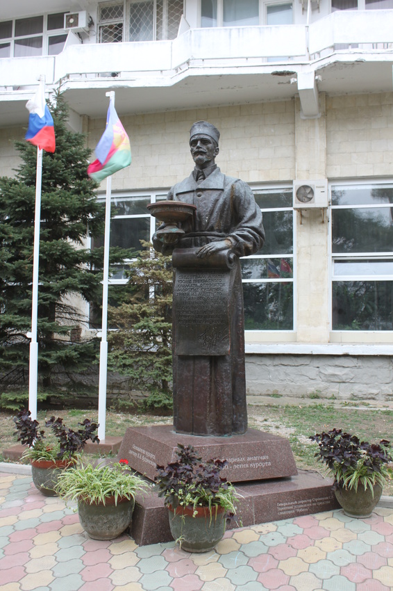 Памятник основателю курорта В.А. Будзинскому