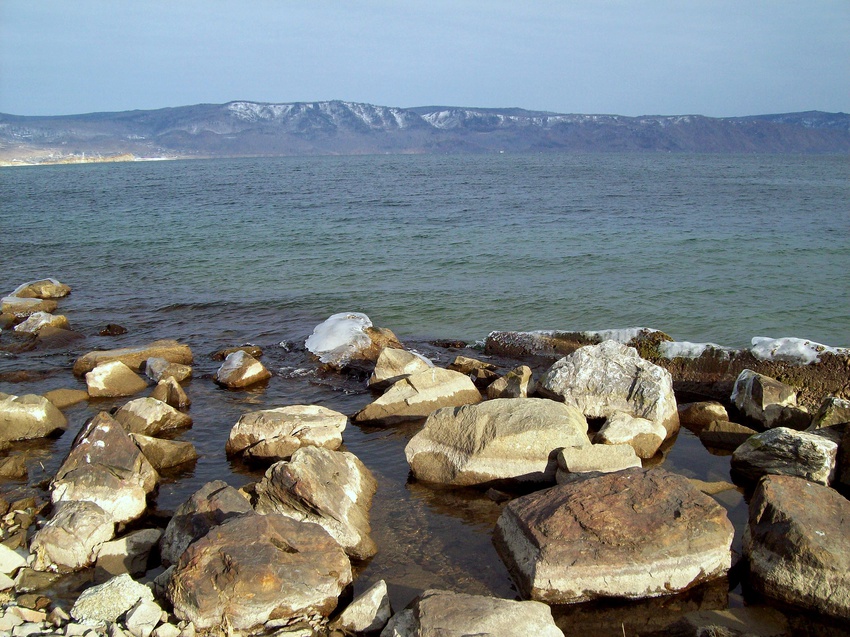 Берег Байкала возле Слюдянки
