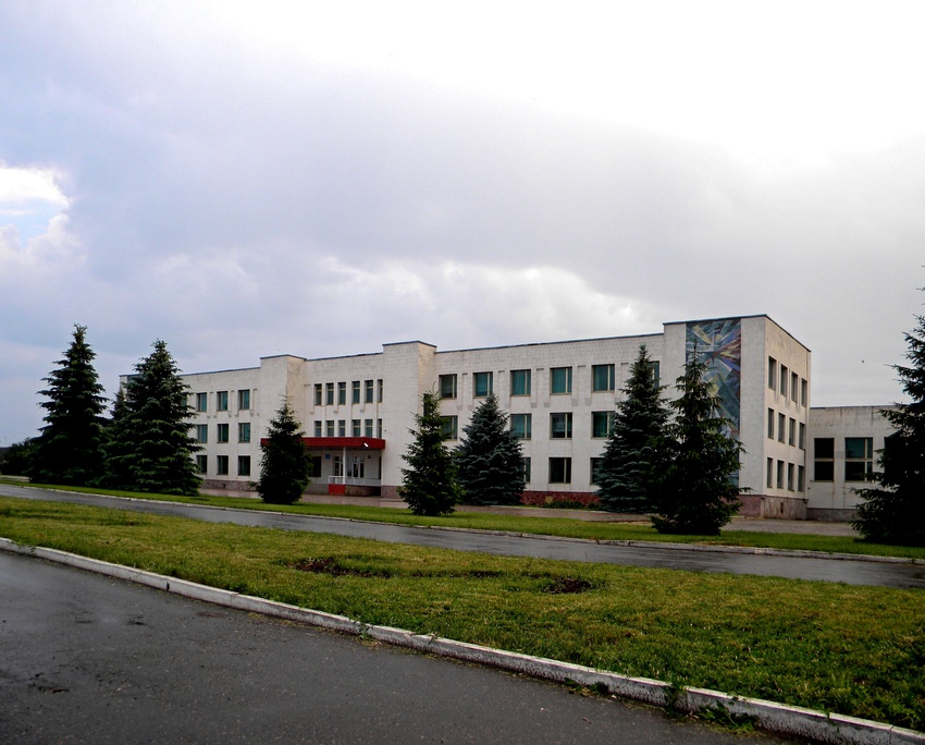 Здание школы в селе Алексеевка