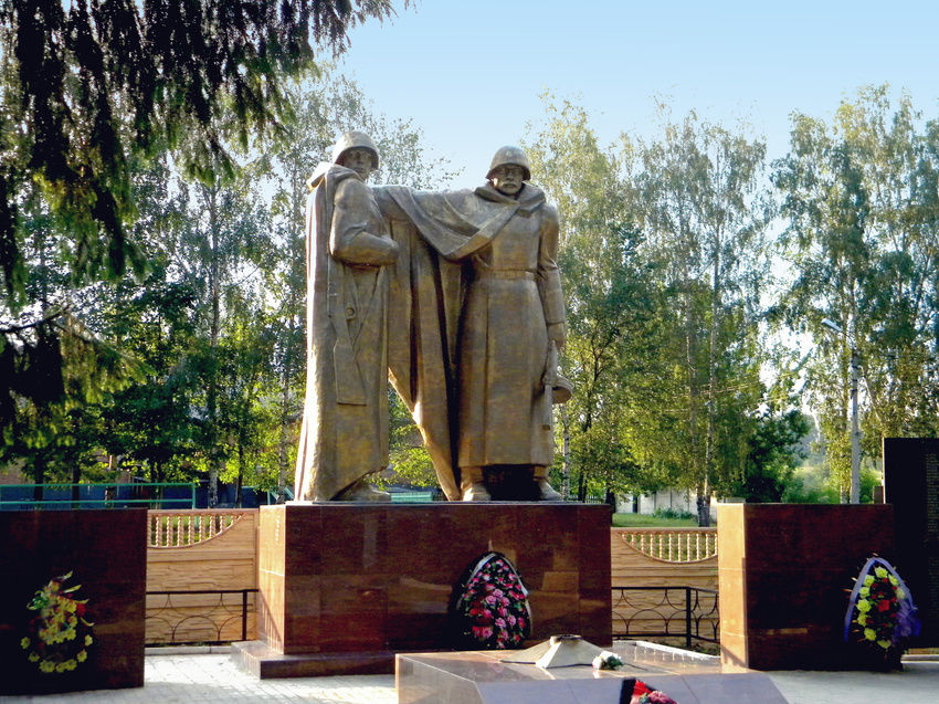 Памятник на братской могиле 315  советских воинов