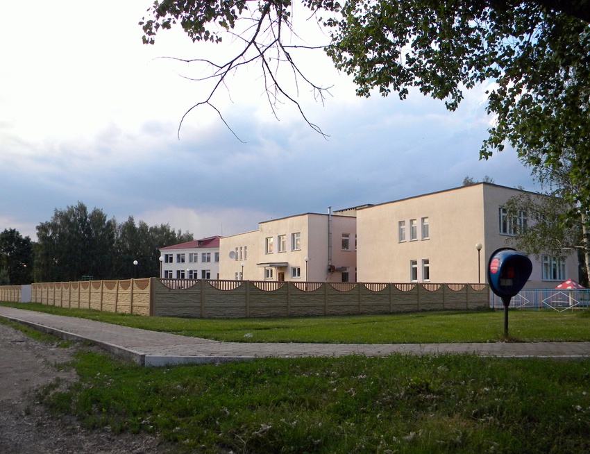 Здание школы в селе Бутово