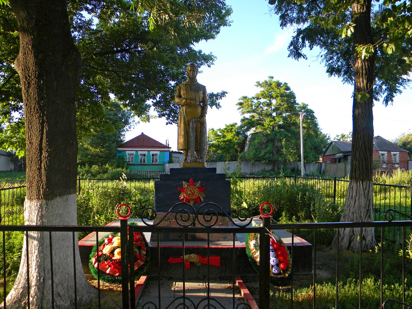 Братская могила 46 советских воинов