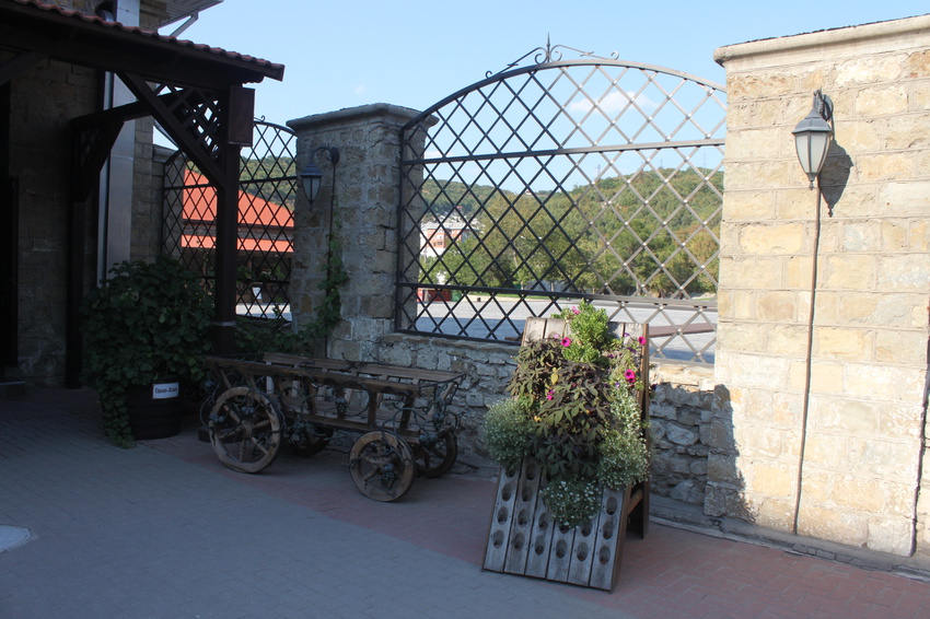 Абрау-Дюрсо. На территории завода шампанских вин.