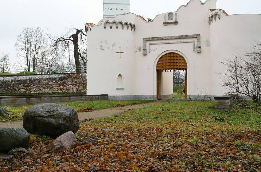 Ворота - руины