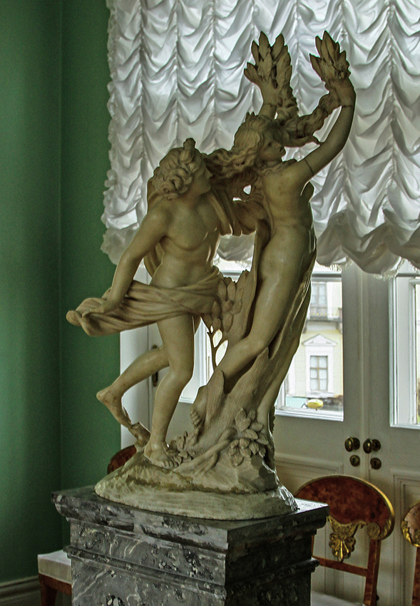 Павловский дворец. Скульптурная группа.