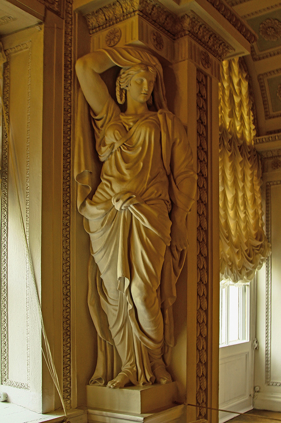 Павловский дворец. В Тронном зале.