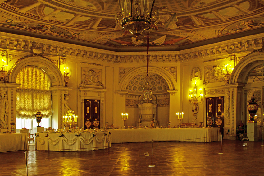 Павловский дворец. Тронный зал.