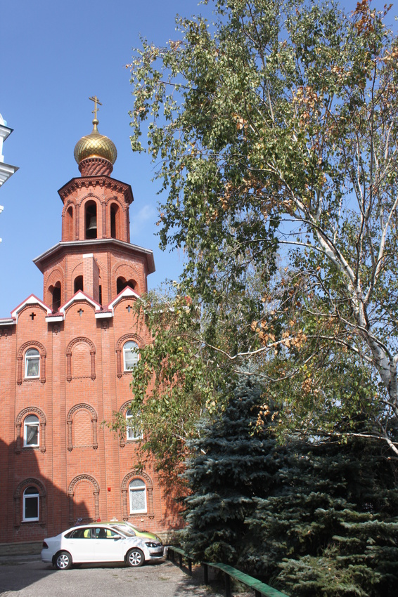 Новороссийск. Территория Свято-Успенского кафедрального собора.