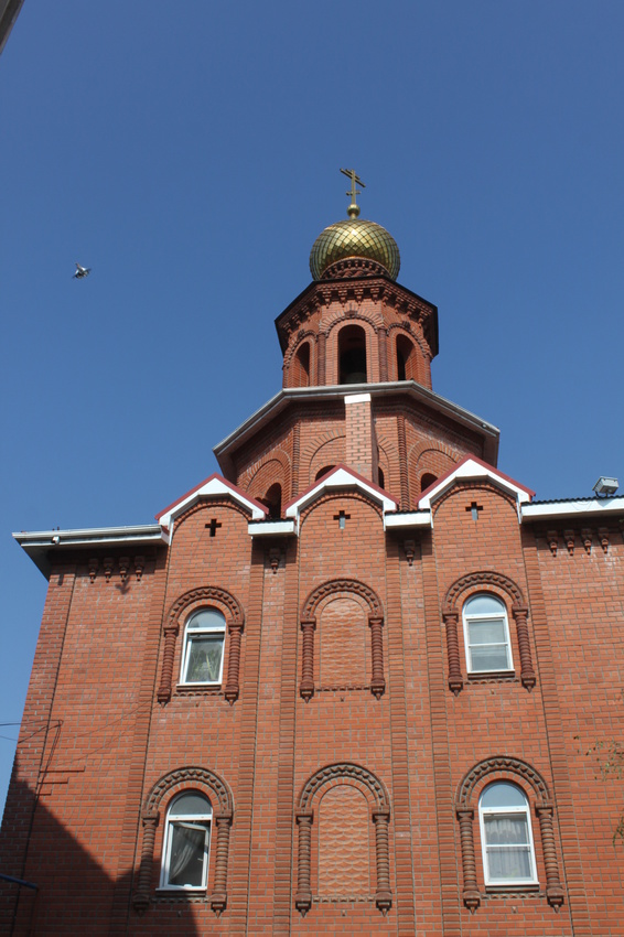 Новороссийск. На территории Свято-Успенского кафедрального собора.
