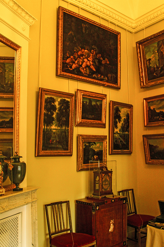 Павловский дворец. Камердинерская.