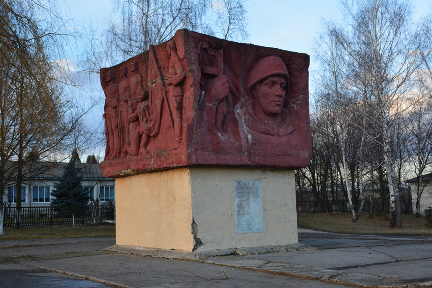 Памятник загиблим односельцям