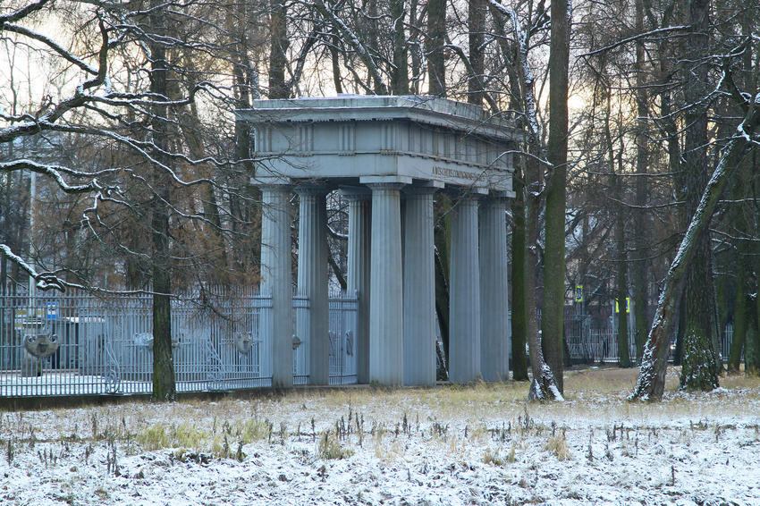 Ворота &quot;Любезным моим сослуживцам&quot;