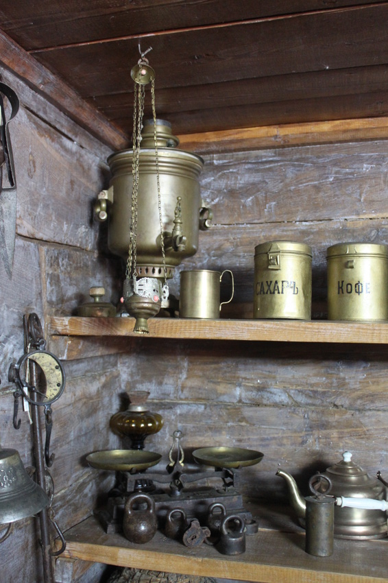 Кружилинский. В лавке Шолоховых.