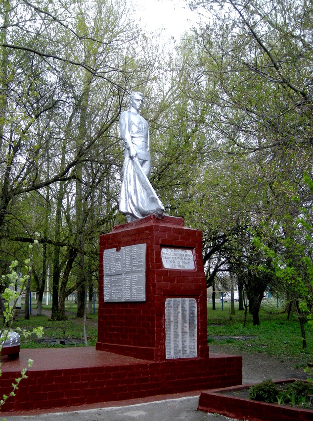 Братская могила 72 советских воинов, погибших в боях с фашистскими захватчиками