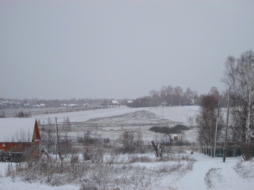 Спуск к реке Сара и вид на Горки.