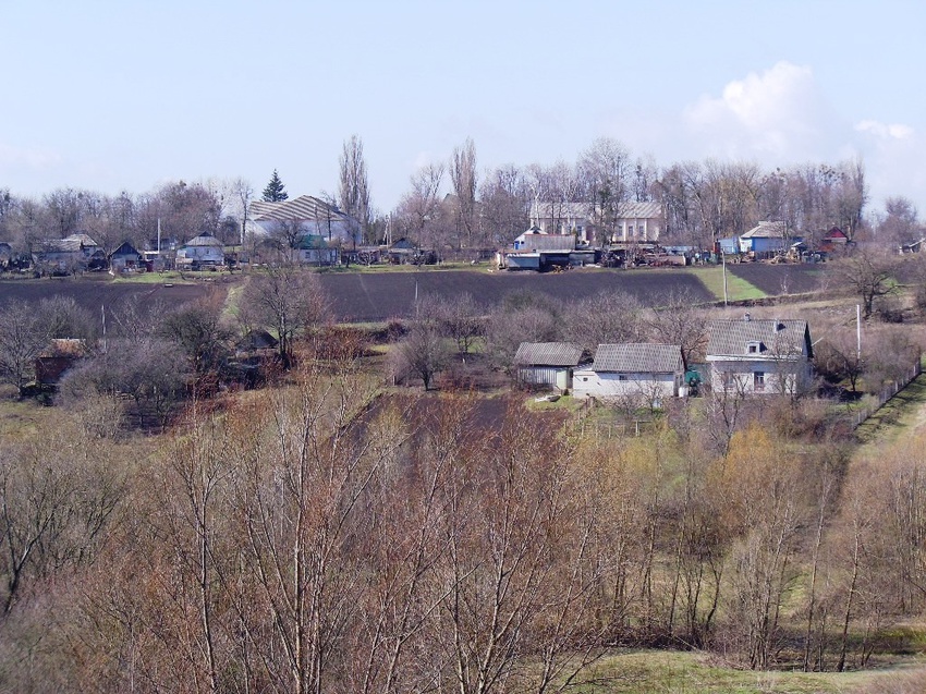 Вид на центр села,з залізничного насипу