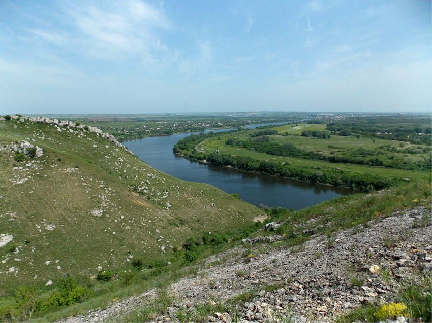 Вид на Северский Донец, Какичев и Белую Калитву от Двух Сестер (15 мая 2014)