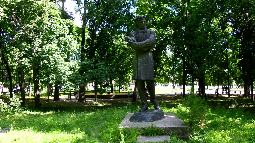 Памятник Пушкину,в парке декабристов.