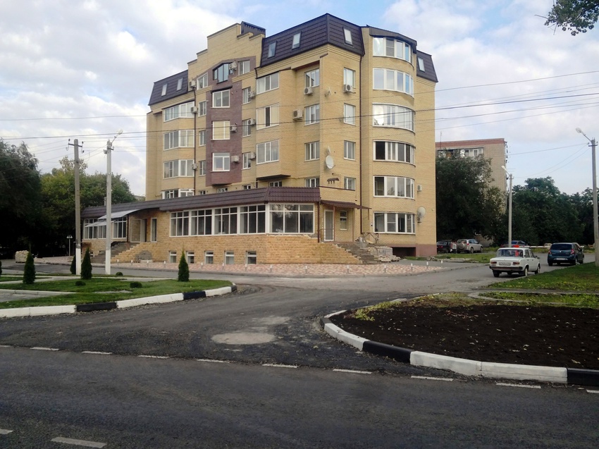 Каменоломни. Новопроектный дом по ул. Комсомольской.