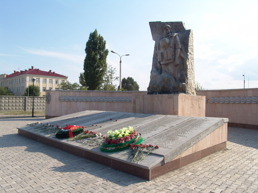 Памятник воинам 8-го гвардейского армейского корпуса, погибшим при исполнении воинского долга в 1994 - 1995 годах в территории Чечне.