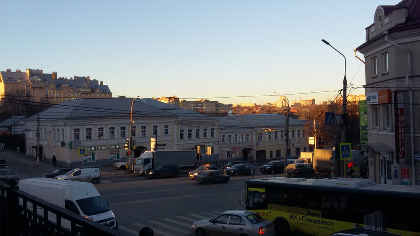 Революционный и Ленина проспекты