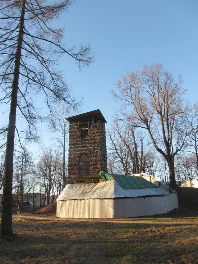 Башня-развалина в Орловском парке, другой ракурс