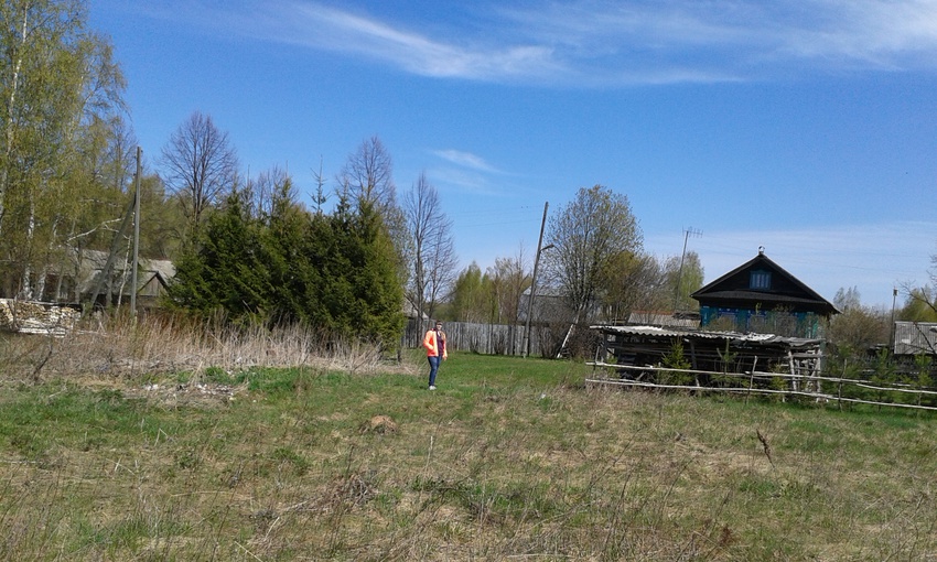 Юлечка у елочек