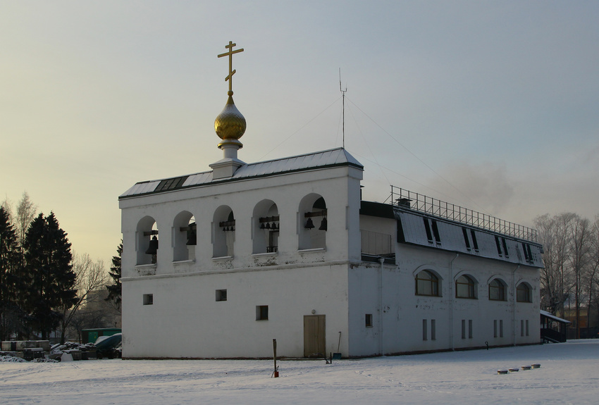 Звонница и Церковный дом