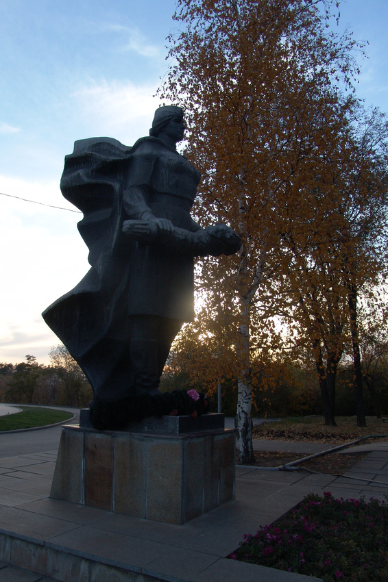 Мамаев Курган. Памятник у братской могилы. 28 октября 2007 года