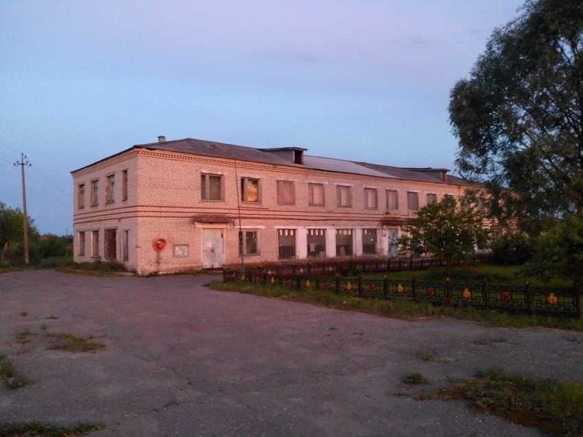 Здание центральной конторы в Кержемке бывшего совхоза &quot;Мир&quot;