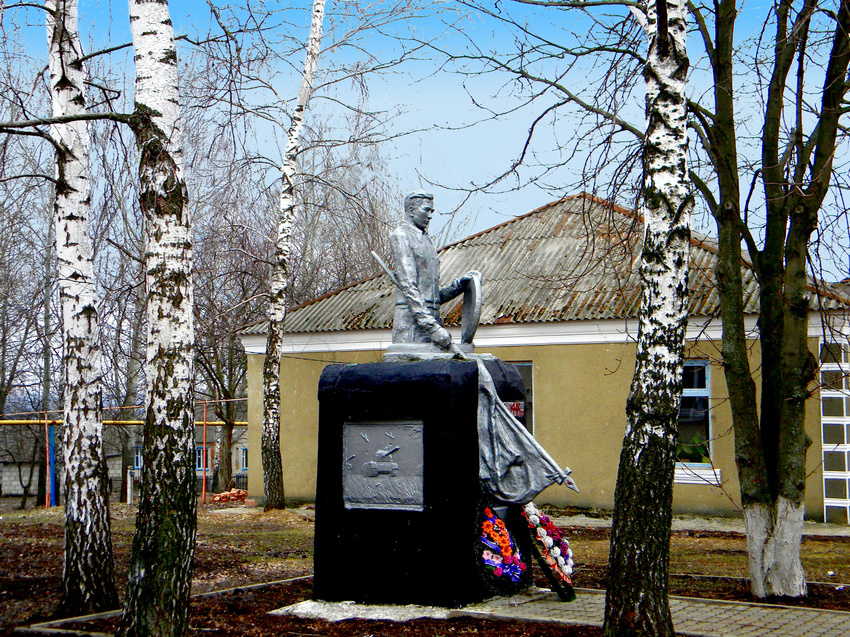 Памятник танкистам, погибшим в ВОВ в селе Косилово