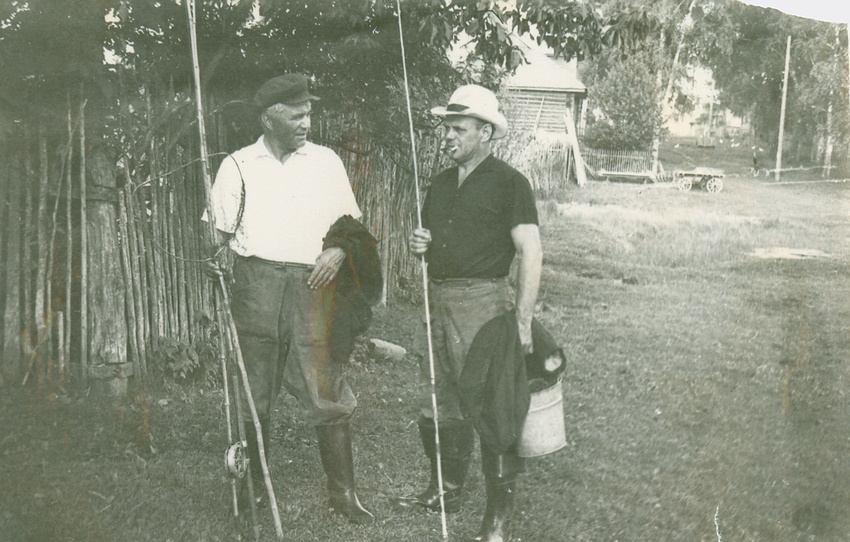 Из архива. Вот так мужчины из Кожино ходили раньше на рыбалку.