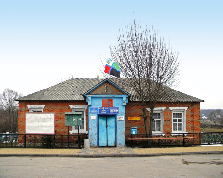 Здание администрации в селе Почаево